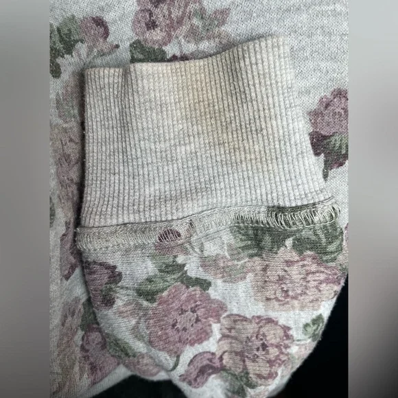 Cold shoulder top - Picture 6 of 6